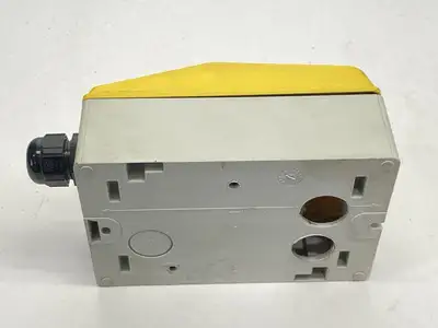 Used BACO Disconnect Switch With Enclosure 3PH 32A 690V Switchgears Michigan US | Maverick Industrial Sales #1401607