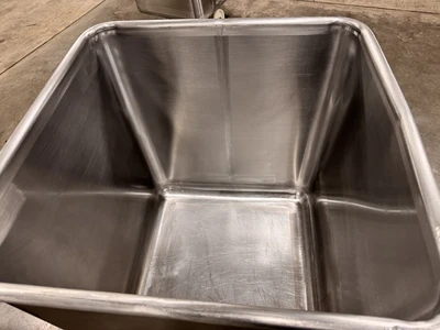 600 Pound SS Dump Buggy with Plastic Lid