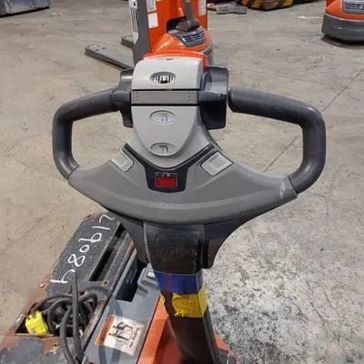 USED 2018 TOYOTA 8HBW23
