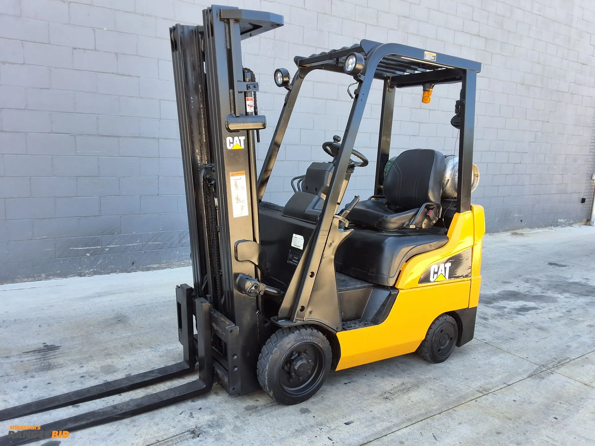 USED CATERPILLAR 3,500LBS CAPACITY