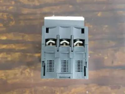 Used SCHNEIDER ELECTRIC GV2ME08 Switchgears British Columbia CA | Lenmark #242046