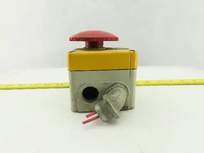 Siemens 3SA14 18-4 E-Stop Twist Release W/Enclosure 380V 10A