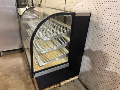 Used True Used 50" True TCGD-50 Curved Glass 23.8 Cu Ft Dry Bakery Display Case Food Displays Illinois US | Falcon Restaurant Supply #1375385