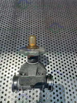 USED ITT / GRINNELL 316L STAINLESS STEEL DIAPHRAGM VALVE W/ 1" SANITARY FITTING CF3M