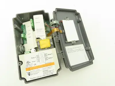 Honeywell T775B2040 Single Stage Heating and cooling Controller