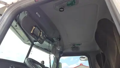 USED 2013 PETERBILT 386