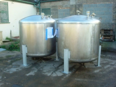 1000L S/S Vertical Enclosed Tank