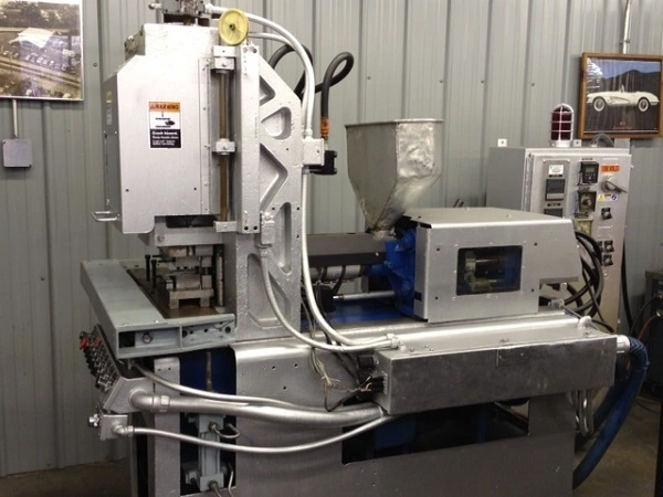 Used 1975 NEWBURY V330RS Injection Molding Machines Vermont US | Two Spade Machinery LLC #507351