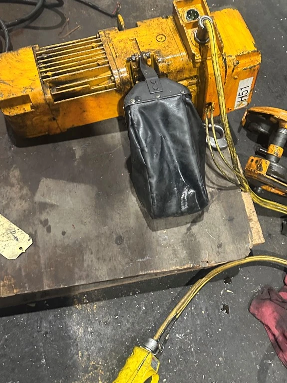 HARRISON 1/2 TON ELECTRIC CHAIN HOIST W/ TROL