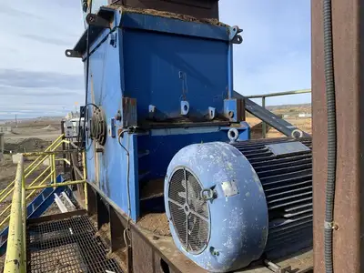 400 hp Hogger w/ Infeed & Outfeed Conveyor