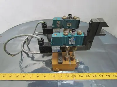 ITW Dynatec 7024 Twin Adhesive Glue Head Assembly 3-1/2" Spacing Heater 2 Valves