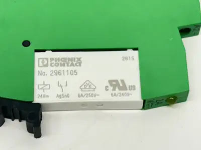 PLC-BSC-24DC/21, 2966016, 2961105 | Phoenix Contact PLC-BSC-24DC/21 Relay Base 2966016 w/ 2961105 Relays LOT OF 2 - Used