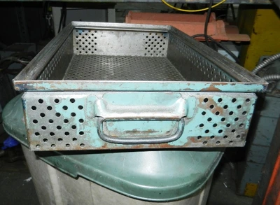 HEAVY DUTY METAL TRAYS
