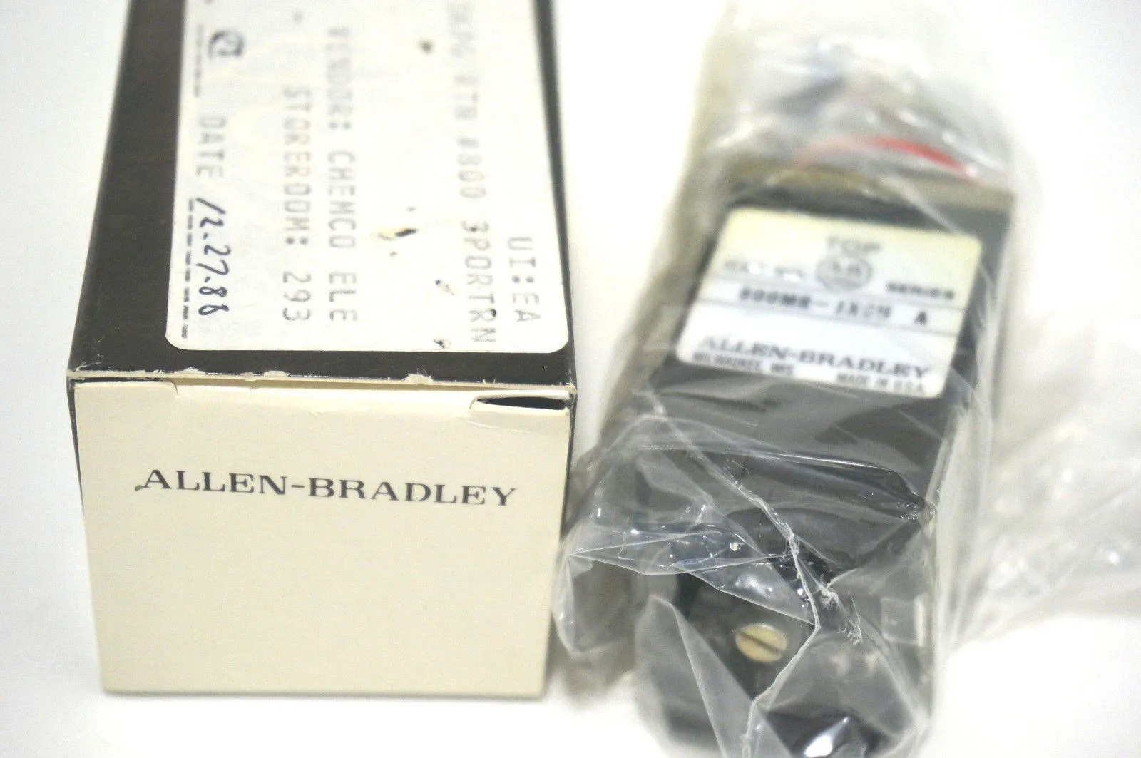 NEW ALLEN BRADLEY 800MR-JH9UBS SELECTOR SWITCH SER.A 800MRJH9UBS