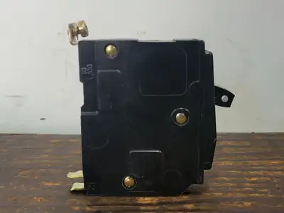 15 Amp, 1 Pole, 120/240 volts Circuit Breaker