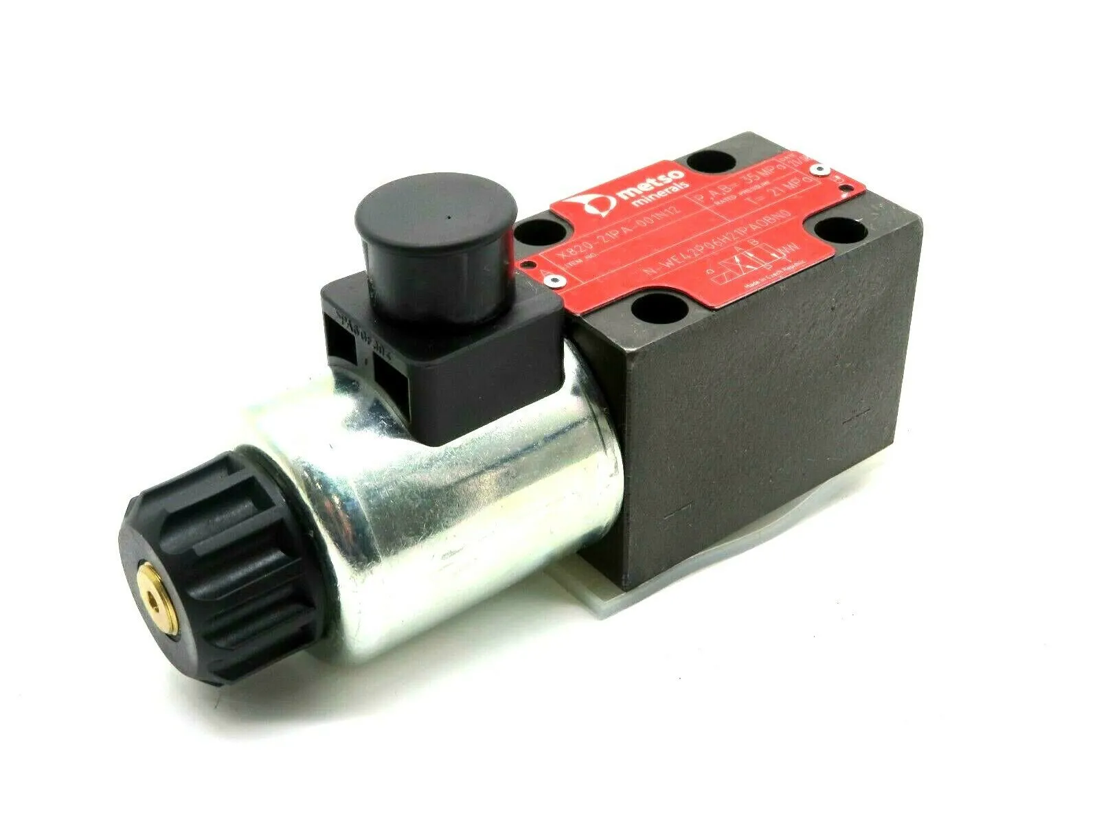 NEW METSO MINERALS X820-21PA-001N12 HYDRAULIC VALVE X82021PA001N12