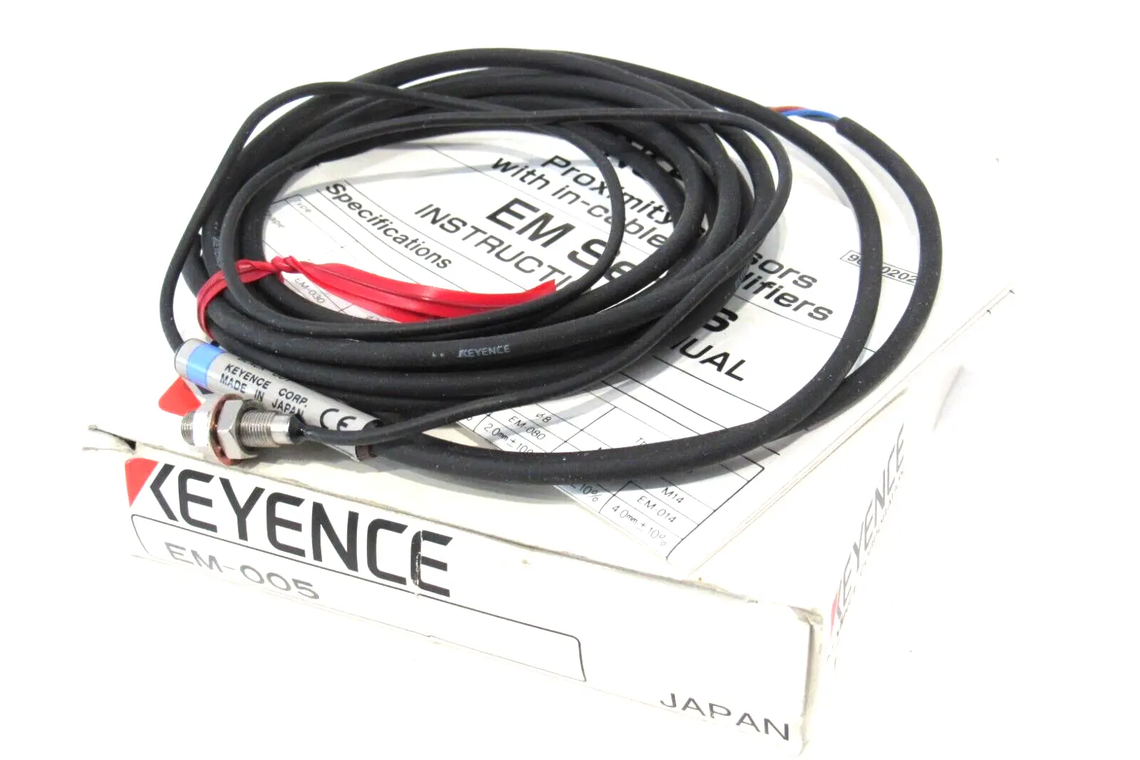 NEW KEYENCE EM-005 PROXIMITY SENSOR EM005