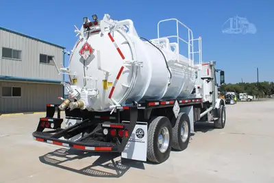 Used 2019 VOLVO VHD64B200 Vacuum Truck Texas US | Roll Off Truck World #1492017