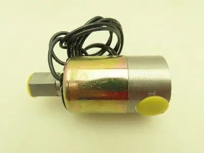Honeywell Skinner V5D38570 Solenoid Valve 3-Way NC 120V 75 PSI 1/4" NPT