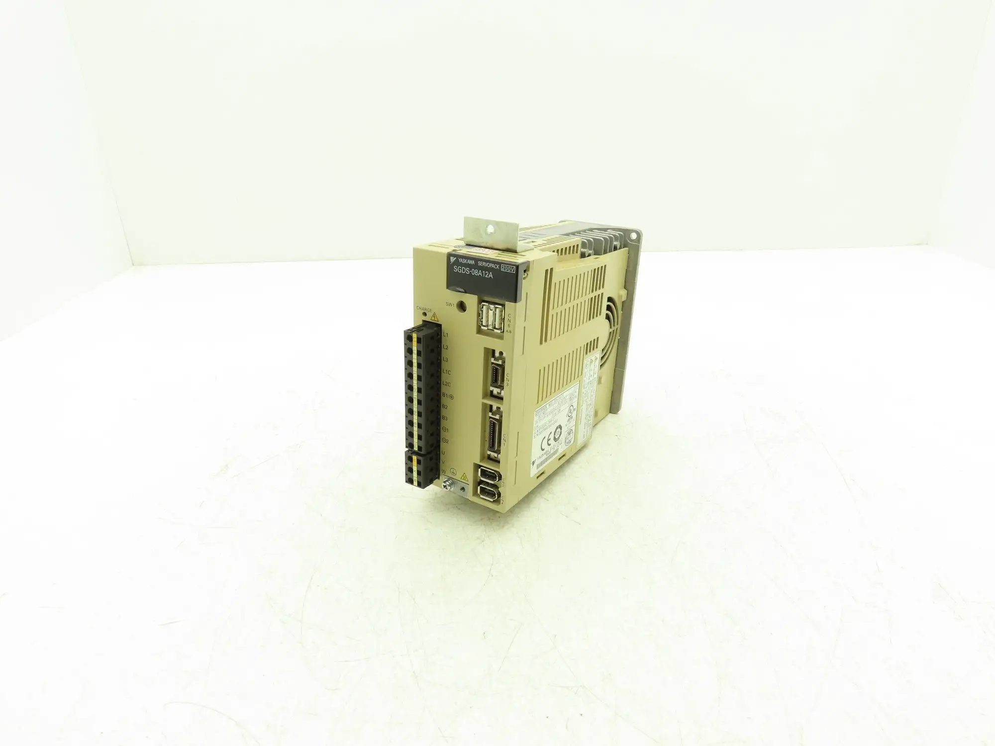 Yaskawa SGDS-08A12A AC Motor Drive 1PH 230V 8.8A In 3PH 0-230V 0-300Hz 750W Out