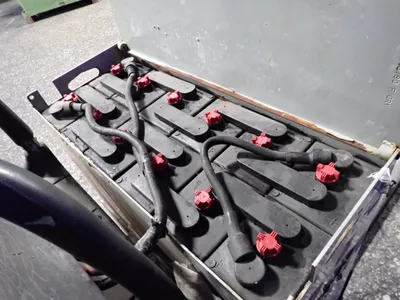 USED THE RAYMOND CORPORATION 8410