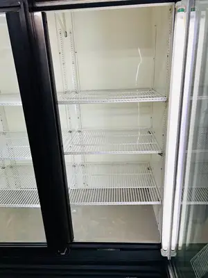 True GDM-72 3 door glass commercial Refrigerated  Merchandiser Refurbished