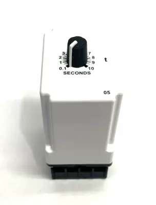 USED MACROMATIC TIME DELAY RELAY, SINGLE SHOT, 0.1-10SEC