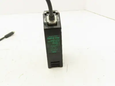 Allen Bradley 42BT-B2LBSL-Y4 Photoelectric Proximity Sensor Photoeye Ser A