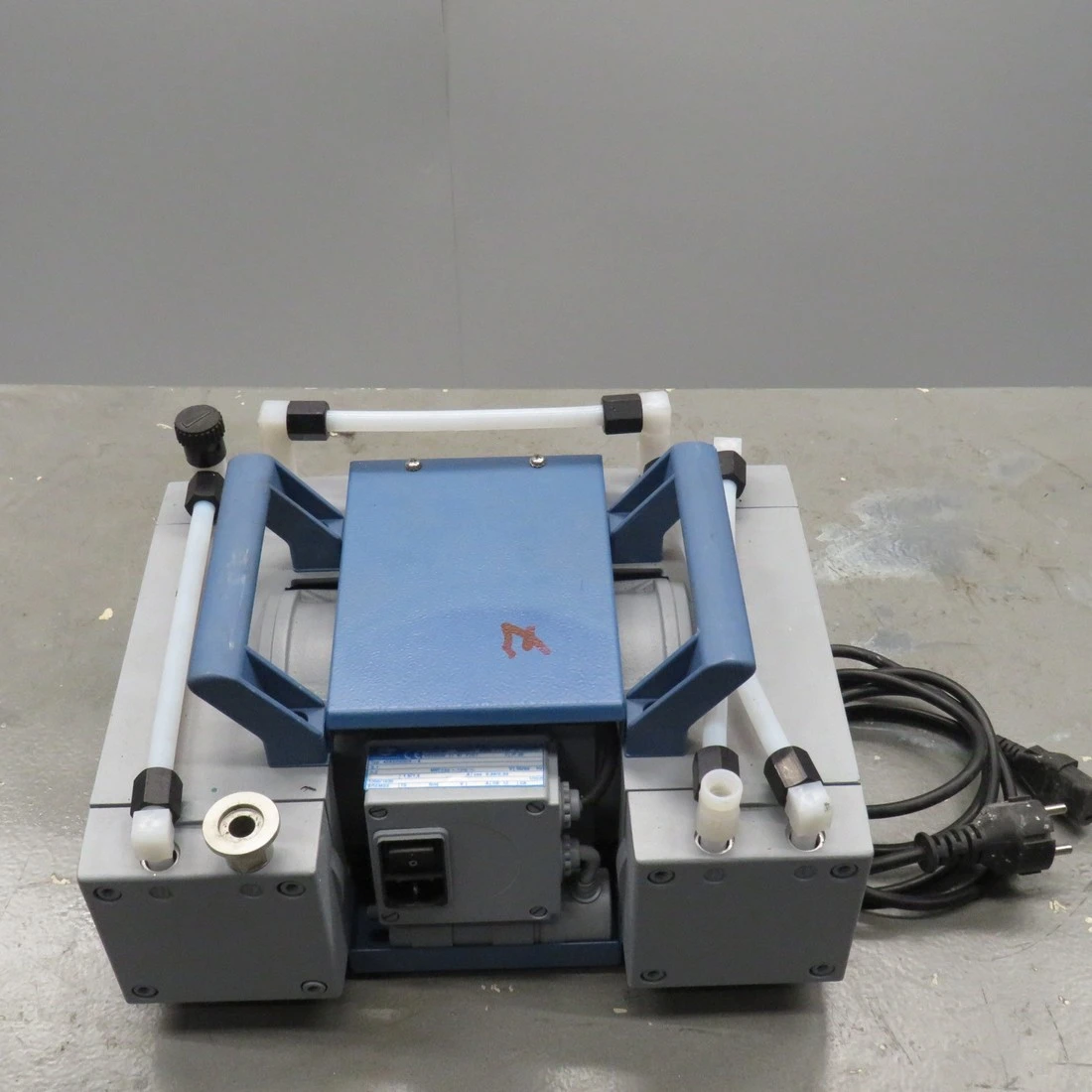 USED VACUUBRAND MD4C