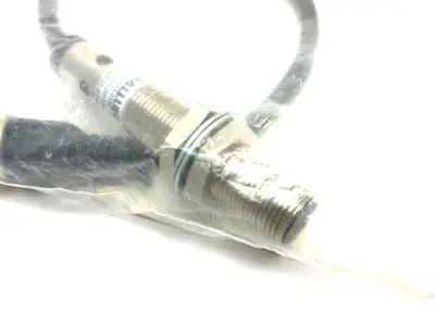USED BALLUFF FLUSH MOUNT PROXIMITY SENSOR