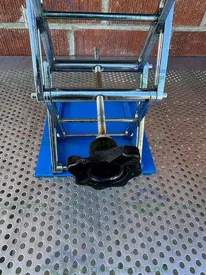 Unknown 8" x 8" x 12" Table-Top Lab Jack
