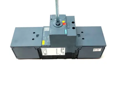 USED SIEMENS CIRCUIT BREAKER 3-POLE W/ ACCESSORY
