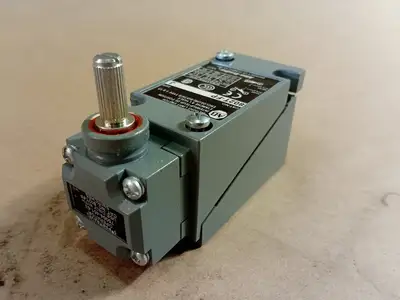 NEW ALLEN-BRADLEY 802T-FP