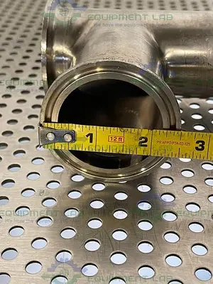 USED ITT PURE-FLO 2-316L-RA20MAX-CWP150 3 WAY DIAPHRAGM VALVE W/ 2" SANITARY FITTING