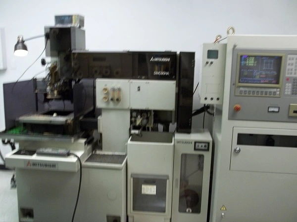 Used 1993 MITSUBISHI DWC90HA Wire EDM | Two Spade Machinery LLC #508370