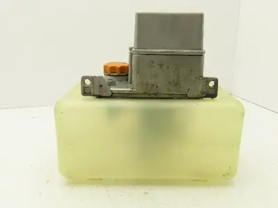 Showa LCB4 8210 Lubrication Oil Pump Machine Oiler 6L Tank 0.1 L/Min 200V