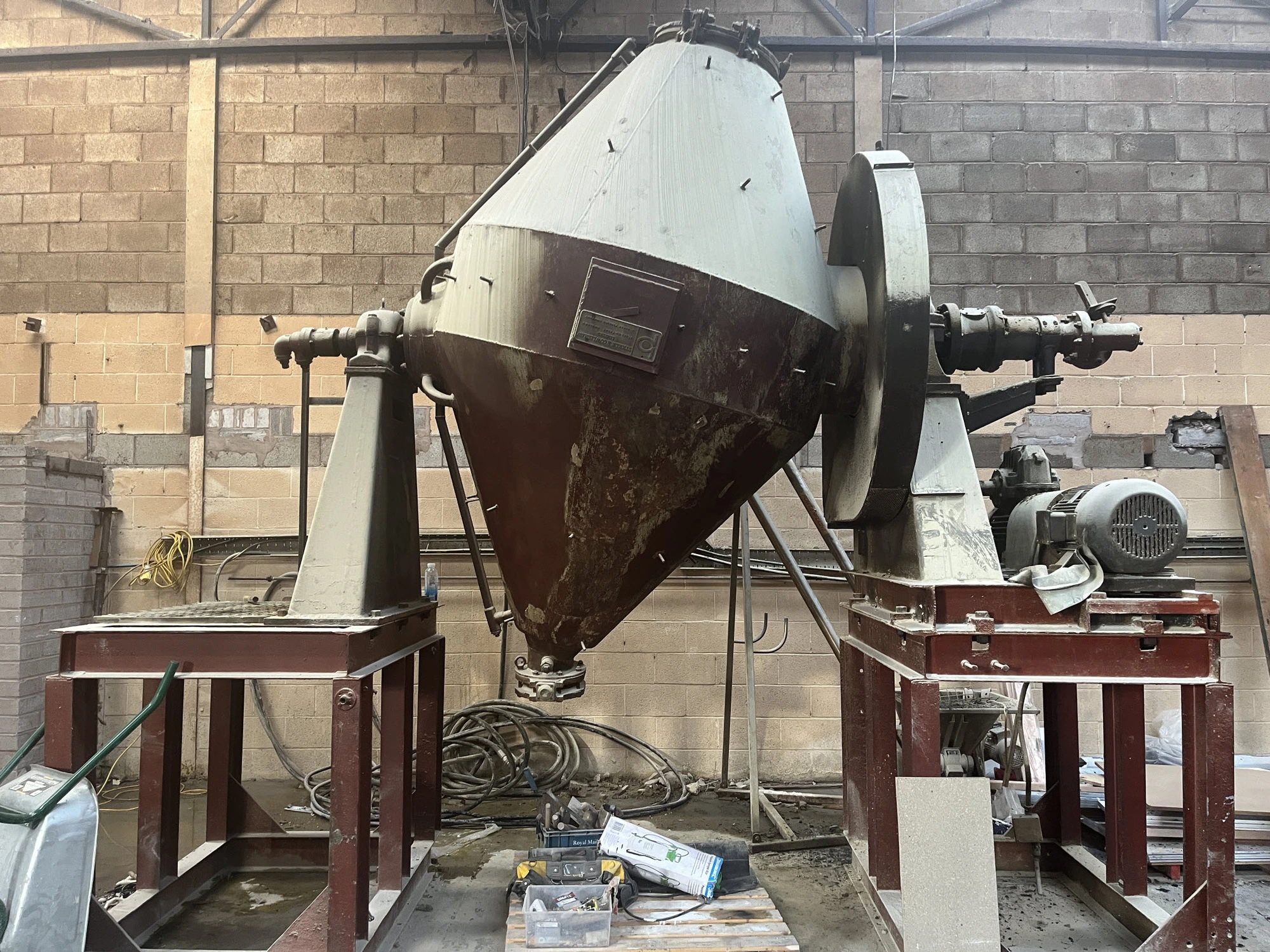 2,000L S/S Jacketed Double Cone Vacuum Dryer