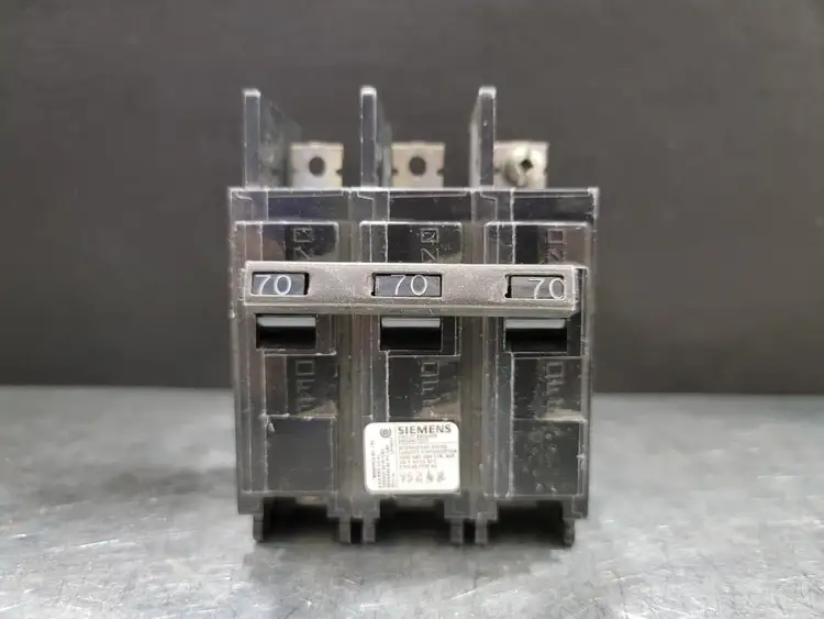 Used SIEMENS Q370 Switchgears British Columbia CA | Lenmark #243889