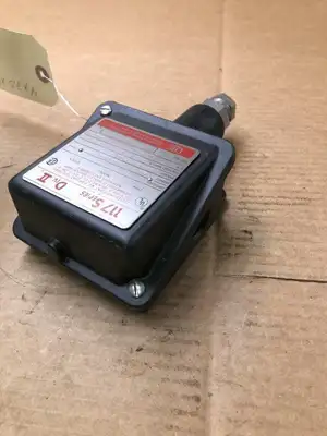 United Electric Controls 117 Series Electromechancial Switch Div 11 UEC