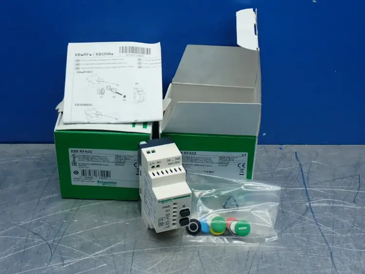 Used SCHNEIDER ELECTRIC XB5RFA02 Relays & Switches Ohio US | HGR 24 #983129