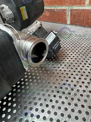 USED 5 ITT PURE-FLO STAINLESS STEEL DIAPHRAGM VALVES W/ 2" TO 1/2" SANITARY FITTING
