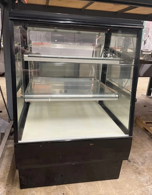 130-0129 Federal Industries SGD3148 31” Full Service Dry Bakery Case