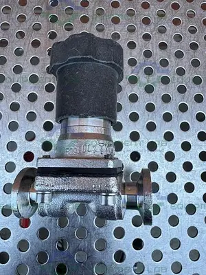 USED ITT PURE FLO STAINLESS STEEL DIAPHRAGM VALVE CF8M W/ 1/2" SANITARY FITTING