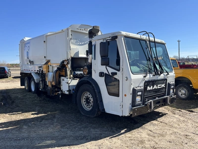 USED 2018 MACK LR613 REFUSE