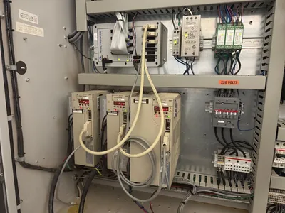 2010 MILLTRONICS VM25 Vertical Machining Centers | Machinery Resources International (21)