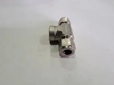 USED SWAGELOK SS-810-3-8TTF