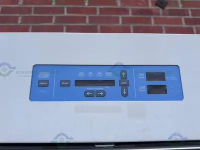 USED THERMO SCIENTIFIC 3950  CO2 INCUBATOR TEMP RANGE  29 CUFT, 60C°, 120V