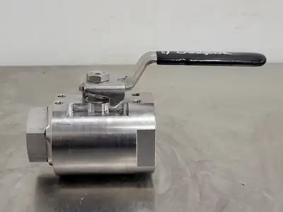 NEW SWAGELOK SS-8GBF8