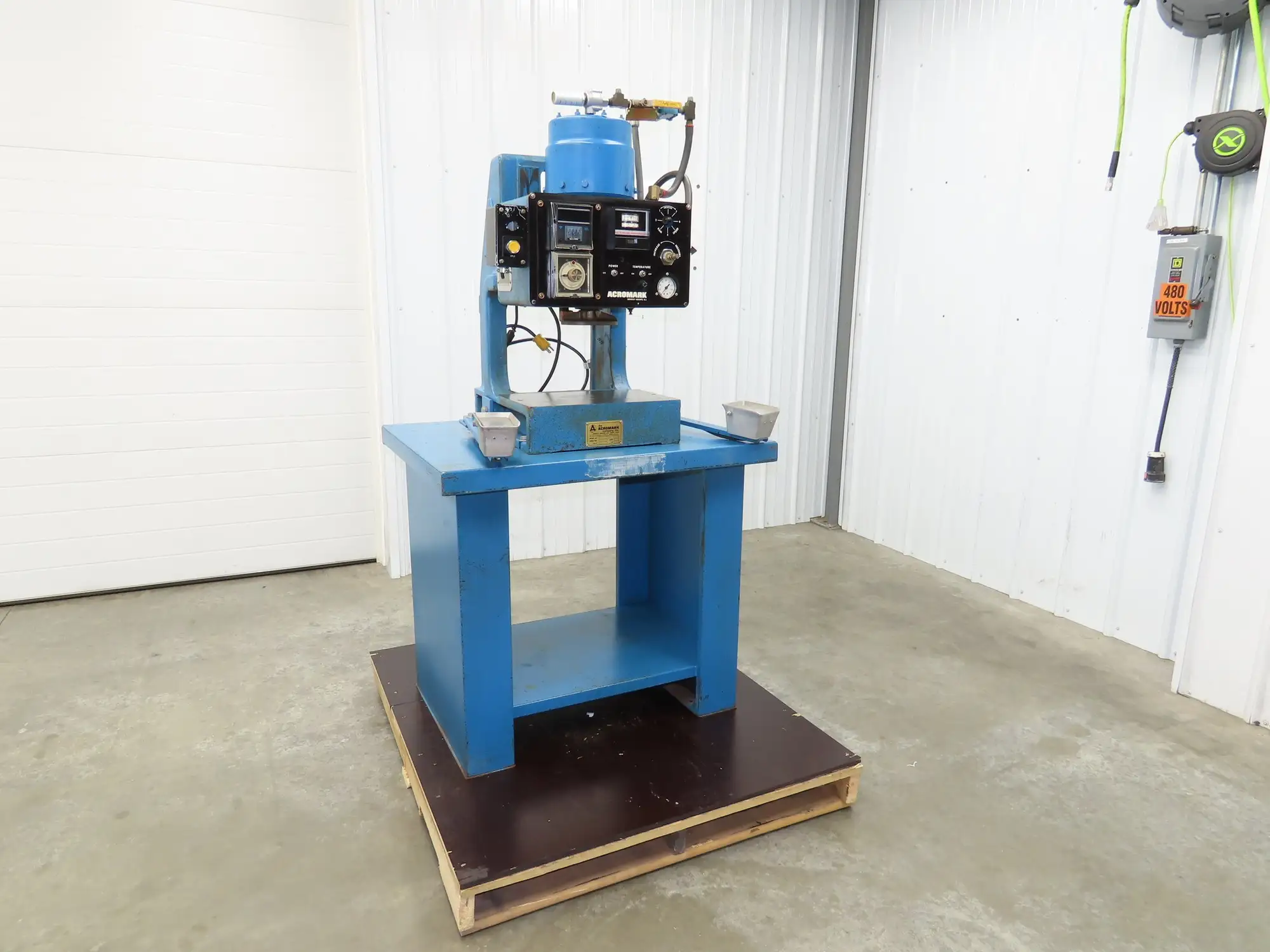 Acromark 630 Pneumatic Air Punch Press 3.5" Stroke 8" Throat 16x10"