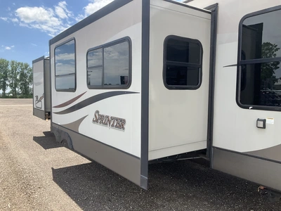 USED 2016 KEYSTONE SPRINTER SERIES M-299